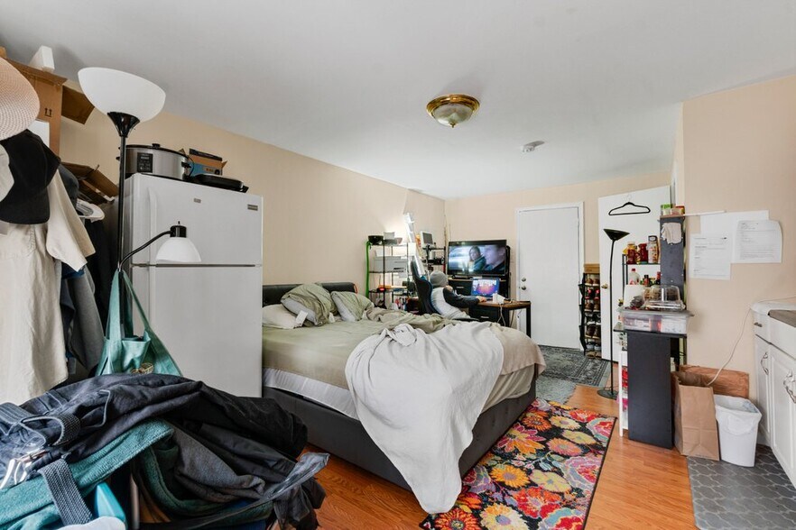 More Photos Of 2024 Saint Paul St, Baltimore Apartments For Sale
