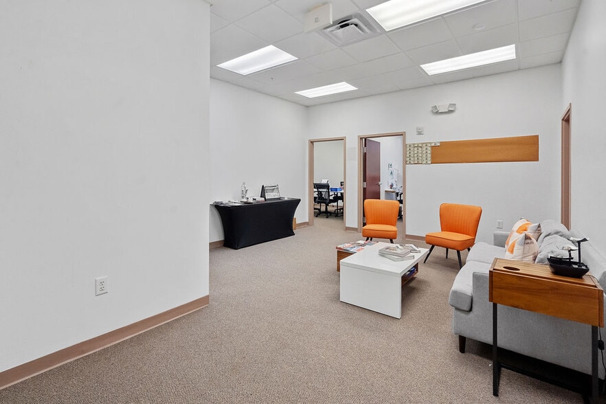 More Photos Of 7065 Westpointe Blvd, Orlando Loft Creative Space For Lease