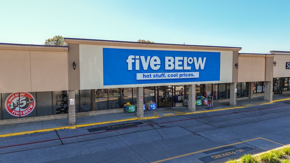 More Photos Of 2307-2375 Nicholasville Rd, Lexington Unknown For Lease