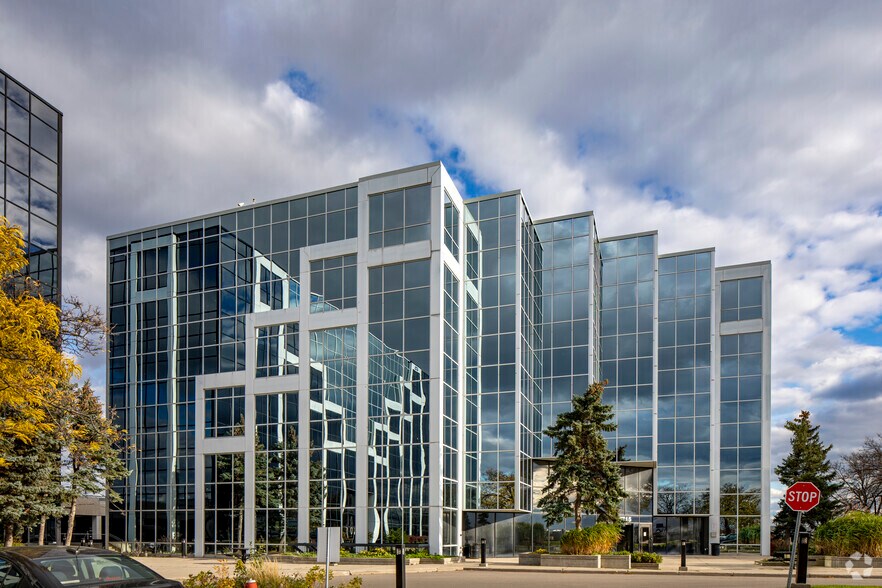 More Photos Of 6715 Airport Rd, Mississauga Unknown For Lease