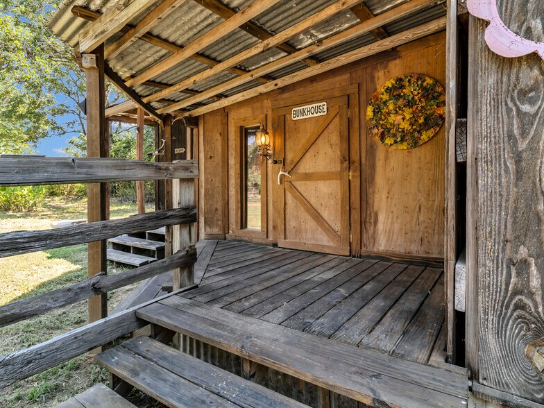 More Photos Of 750 N US Highway 287, Palestine Multifamily For Sale