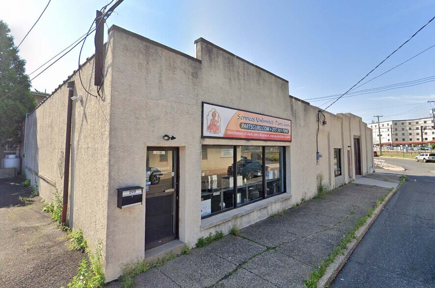 More Photos Of 209 Walnut St, Lansdale Showroom For Sale