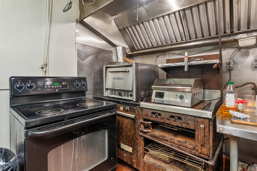 More Photos Of 10 Anastasia Blvd, Saint Augustine Bar For Lease