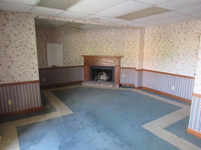 More Photos Of 219 8th St N, Columbus Office Residential For Lease