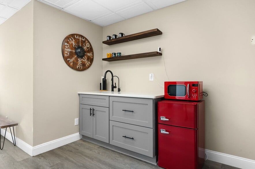 More Photos Of 107 Fountain Brook Cir, Cary Office For Sale