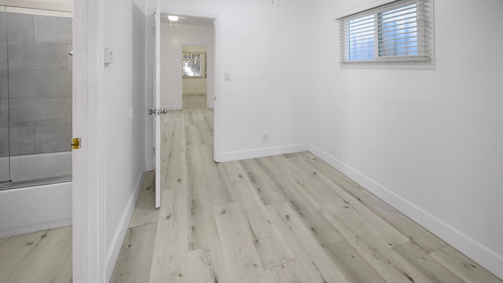 More Photos Of 716 W 30th St, Los Angeles Apartments For Sale