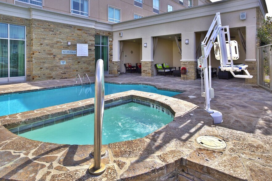 More Photos Of 300 E Central Texas Expy, Killeen Hotel For Sale
