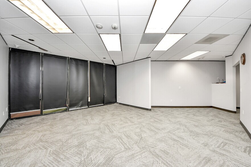More Photos Of 6100 Corporate Dr, Houston Office For Sale