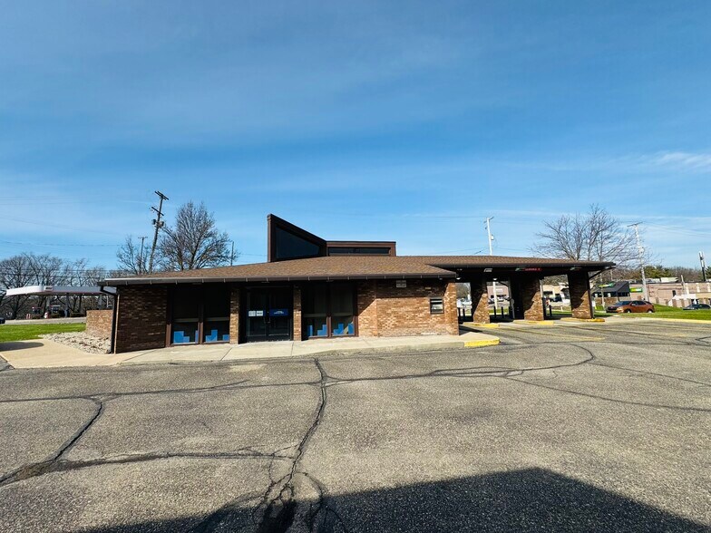 More Photos Of 2025 Whites Rd, Kalamazoo Bank For Sale