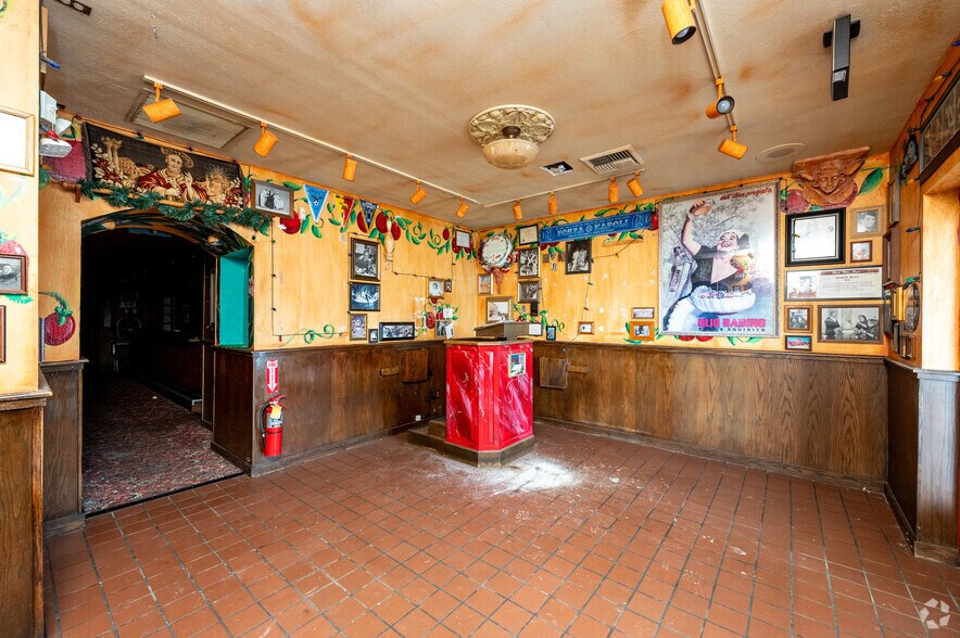 More Photos Of 6045 E 86th St, Indianapolis Restaurant For Lease