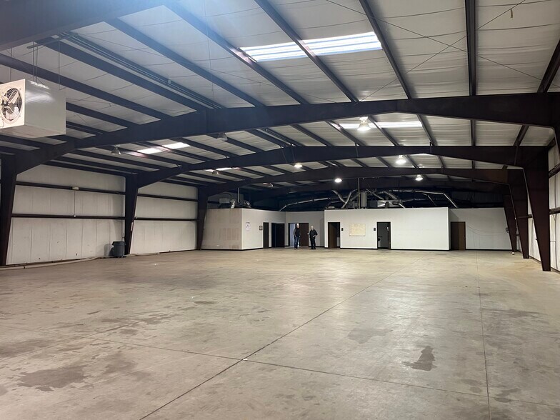 More Photos Of 9700 Pole Rd, Oklahoma City Warehouse For Lease