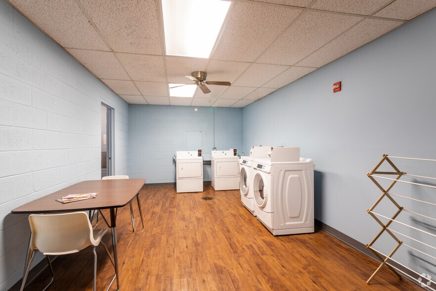 More Photos Of 2040 Lehigh St, Easton Apartments For Lease