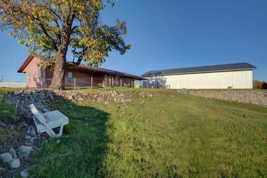 Primary Photo Of 6804 Agate Rd, White City Flex For Sale