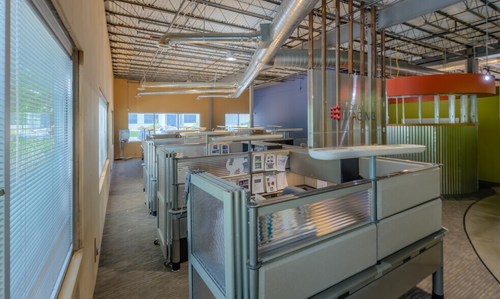 More Photos Of 2011 Cherry St, Louisville Light Manufacturing For Lease