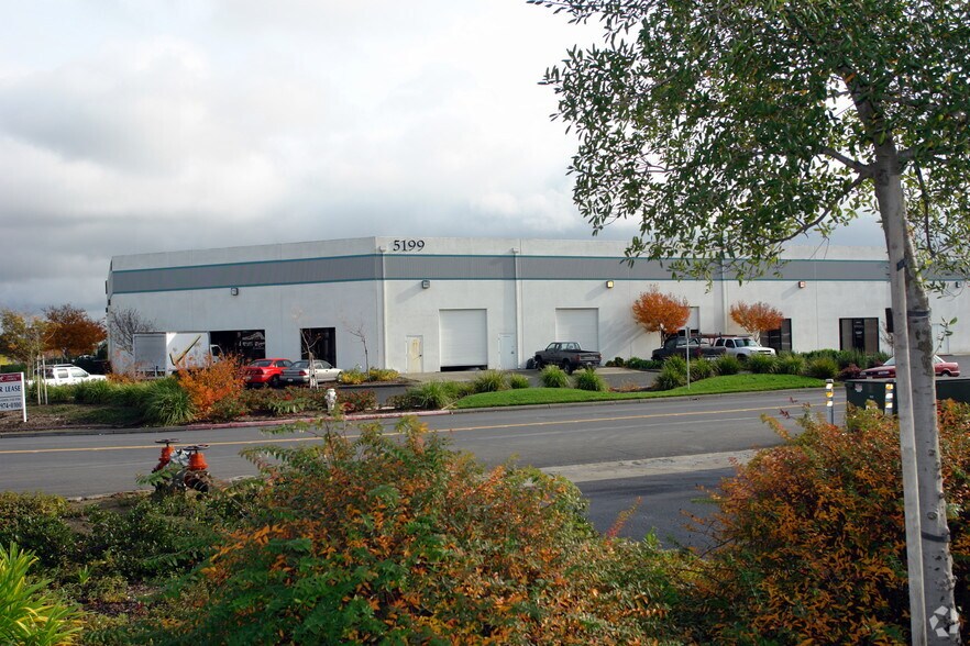 More Photos Of 5199 Fulton Dr, Fairfield Warehouse For Lease