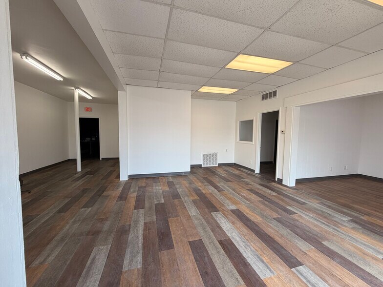 More Photos Of 2611 Irving Blvd, Dallas Distribution For Lease