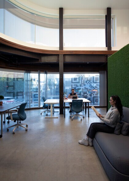 More Photos Of 3110 Main St, Santa Monica Loft Creative Space For Lease