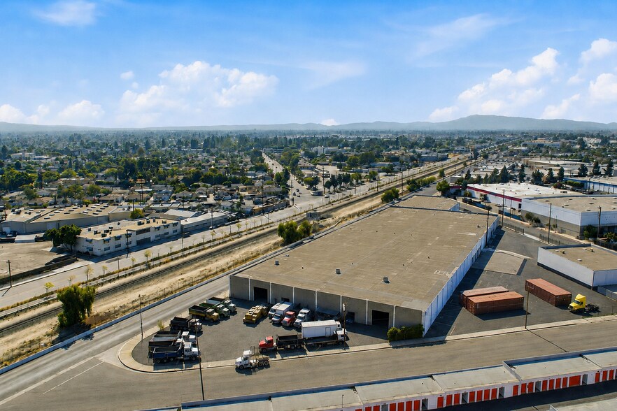 More Photos Of 7900-7990 San Fernando Rd, Sun Valley Warehouse For Lease