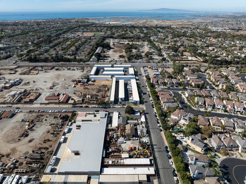 More Photos Of 18792 Stewart Ln, Huntington Beach Contractor Storage Yard For Sale