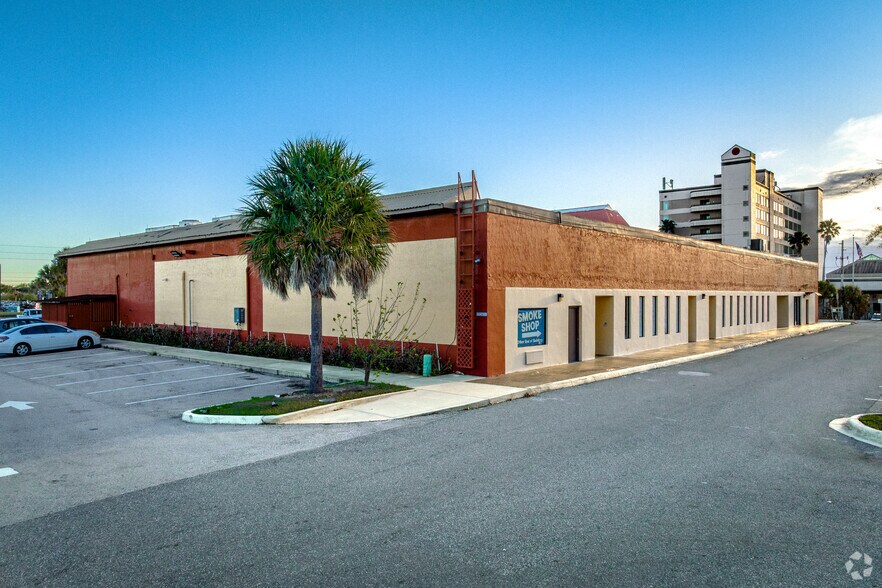 More Photos Of 7516 W Irlo Bronson Memorial Hwy, Kissimmee General Retail For Lease