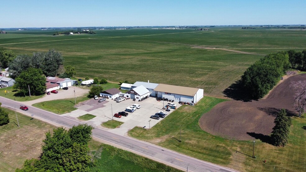 Primary Photo Of 525 Amy Ave, Round Lake General Retail For Sale