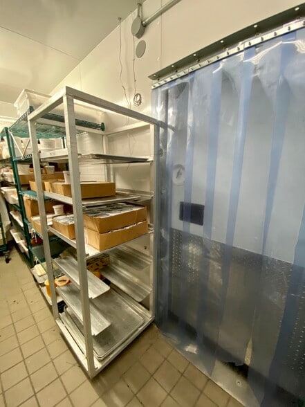 More Photos Of 826 Pico Blvd, Santa Monica Storefront For Sale