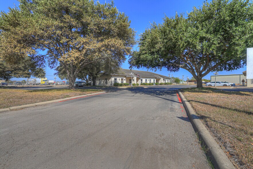 More Photos Of 3 Commercial Pl, Schertz Office For Lease