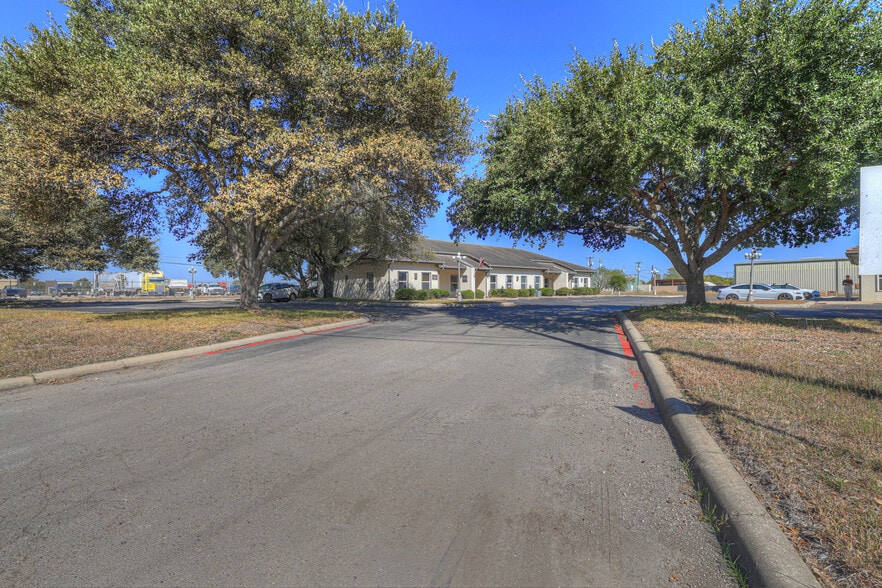 More Photos Of 3 Commercial Pl, Schertz Office For Lease