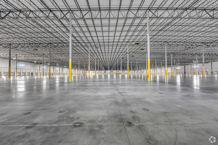 More Photos Of 601 Distribution Dr, Wilmer Distribution For Lease