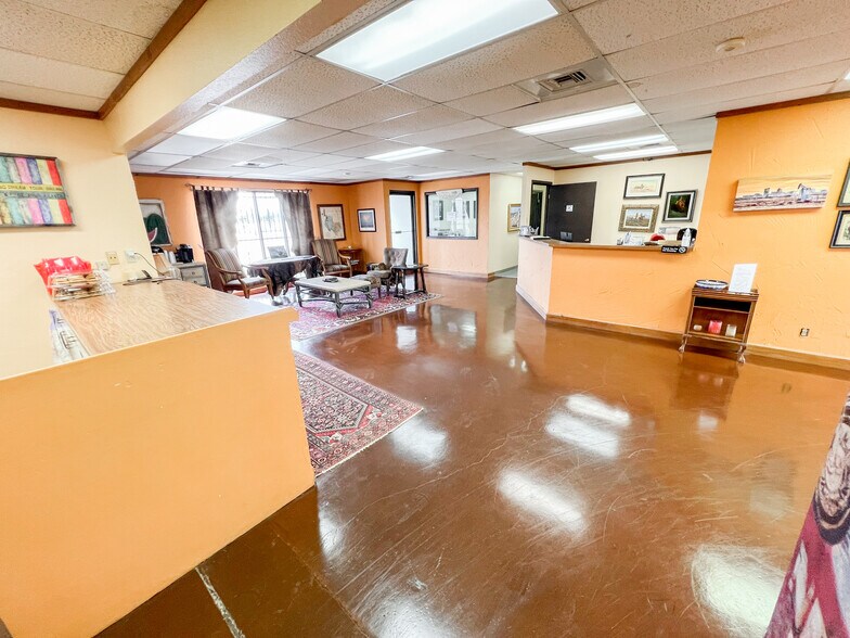 More Photos Of 1001-1009 W Industrial Ave, Midland Warehouse For Sale