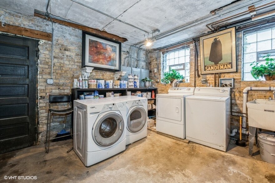 More Photos Of 1228 W Glenlake Ave, Chicago Apartments For Sale