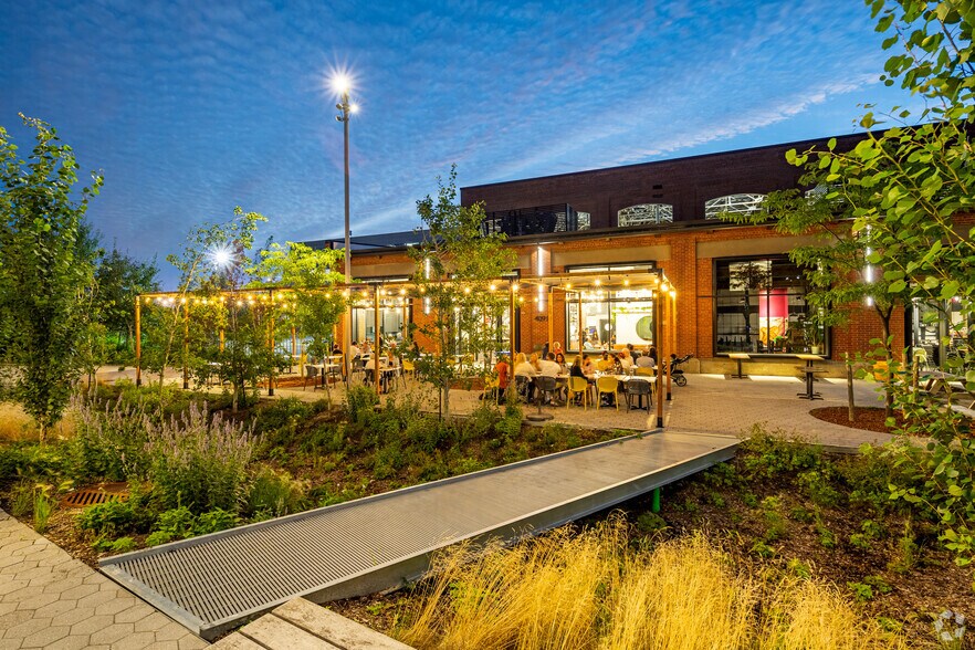 More Photos Of 2600 Rue William Tremblay, Montréal Unknown For Lease