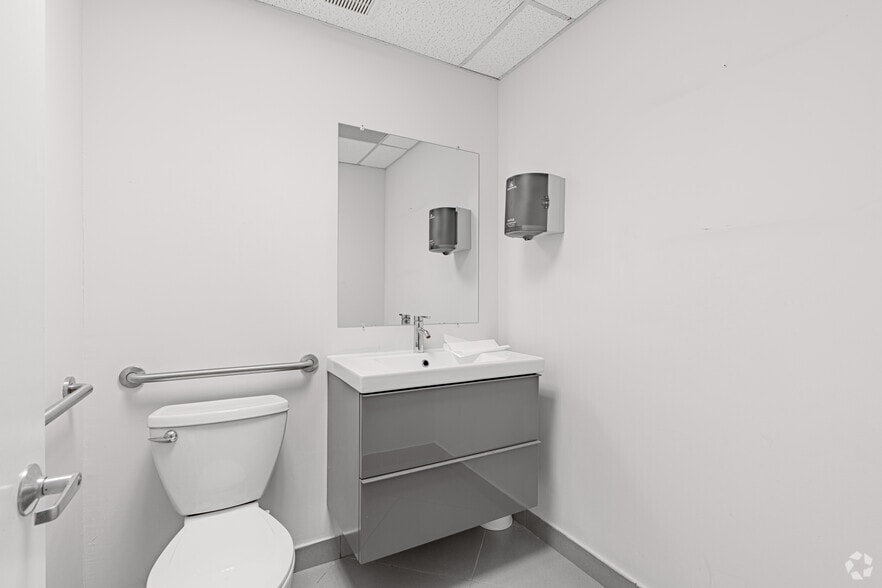 More Photos Of 1201-1221 S Powerline Rd, Pompano Beach Freestanding For Lease