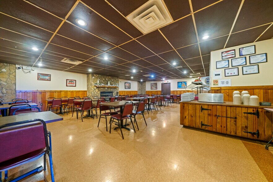 More Photos Of 208 N Walnut St, Stillman Valley General Retail For Sale