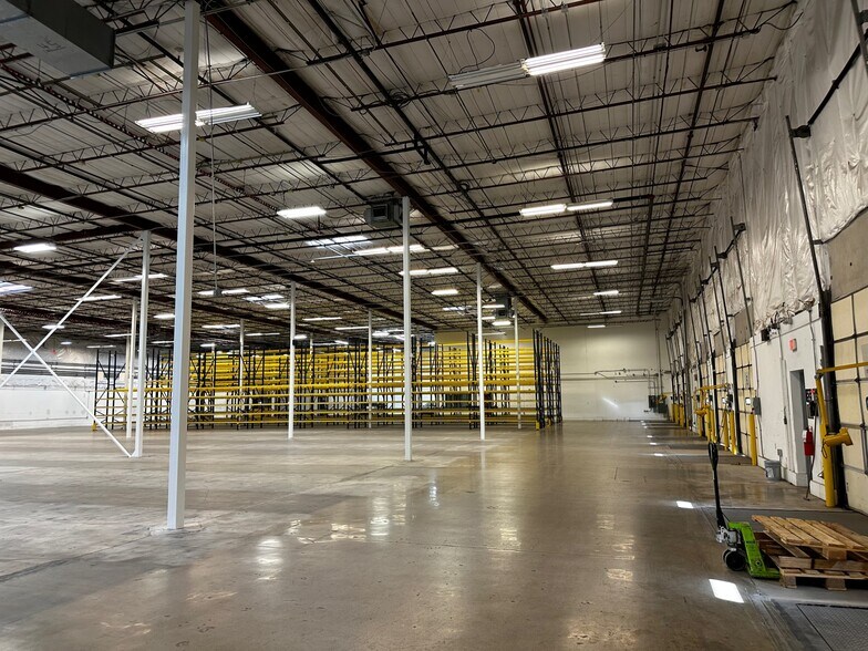 More Photos Of 2214 Braker Ln, Austin Distribution For Lease