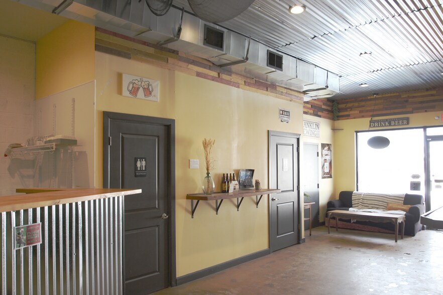 More Photos Of 516 N Main St, Grafton Freestanding For Lease