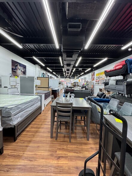 More Photos Of 31-70 Steinway St, Astoria Storefront For Sale