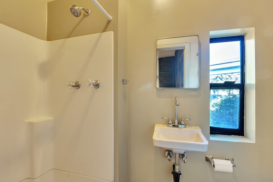 More Photos Of 575 10th St, San Francisco Warehouse For Sale