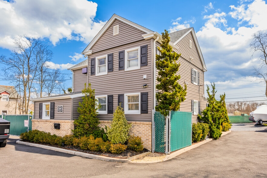 More Photos Of 296 N Main St, Sayville Industrial For Sale