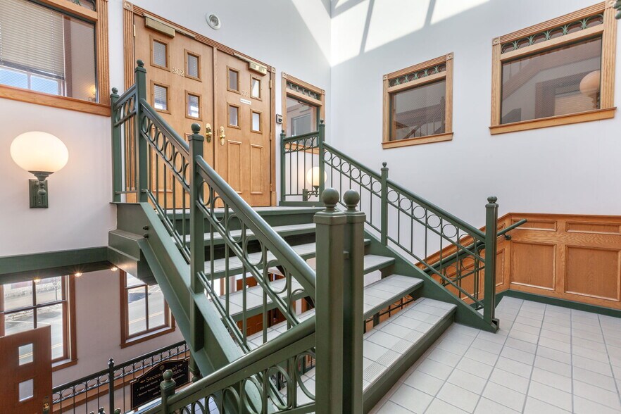 More Photos Of 772 W Main St, Lake Geneva Loft Creative Space For Lease