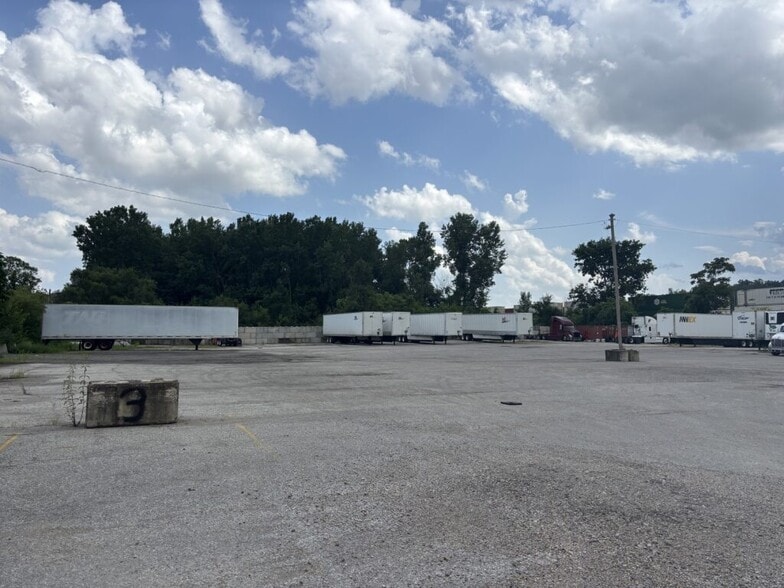 More Photos Of 510 Thatcher St, Saint Louis Truck Terminal For Sale