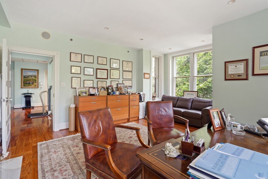 More Photos Of 1011 New Hampshire Ave NW, Washington Office For Lease