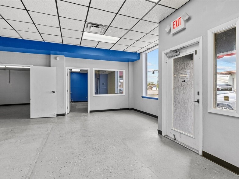 More Photos Of 61 W Central Ave, Lake Wales Flex For Sale