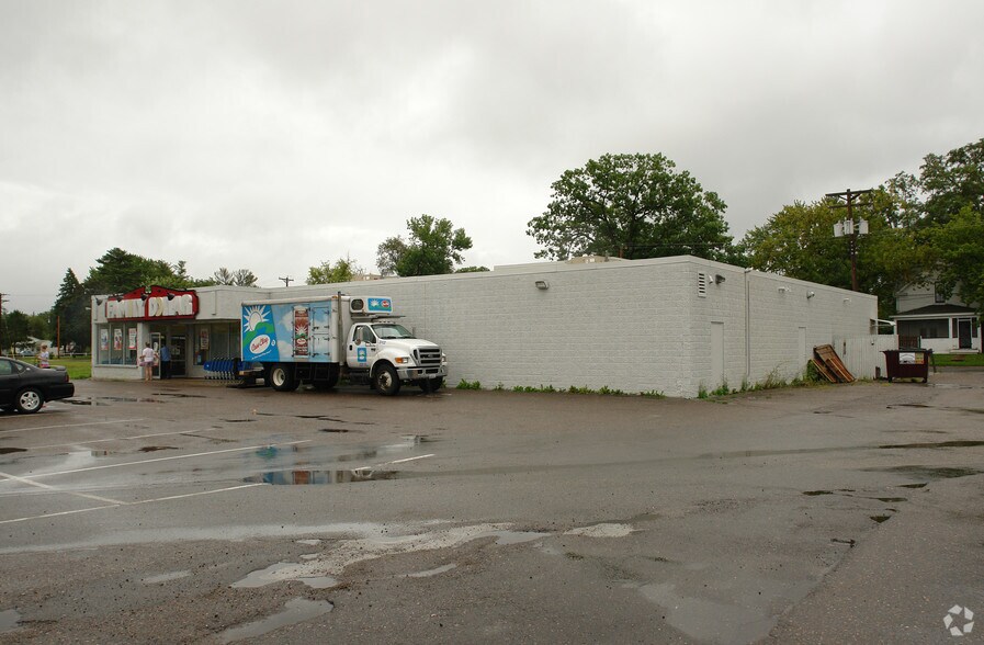 More Photos Of 10740 Railroad Ave, Chisago City Freestanding For Lease