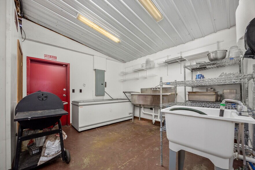 More Photos Of 7080 Dale Ridge Rd, Lancaster Convenience Store For Sale
