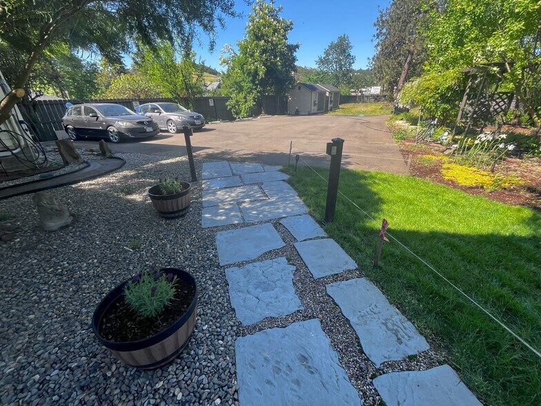 More Photos Of 236 SE Stephens St, Roseburg Hospitality For Sale