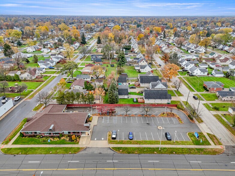 More Photos Of 27621 Warren Rd, Garden City Freestanding For Lease