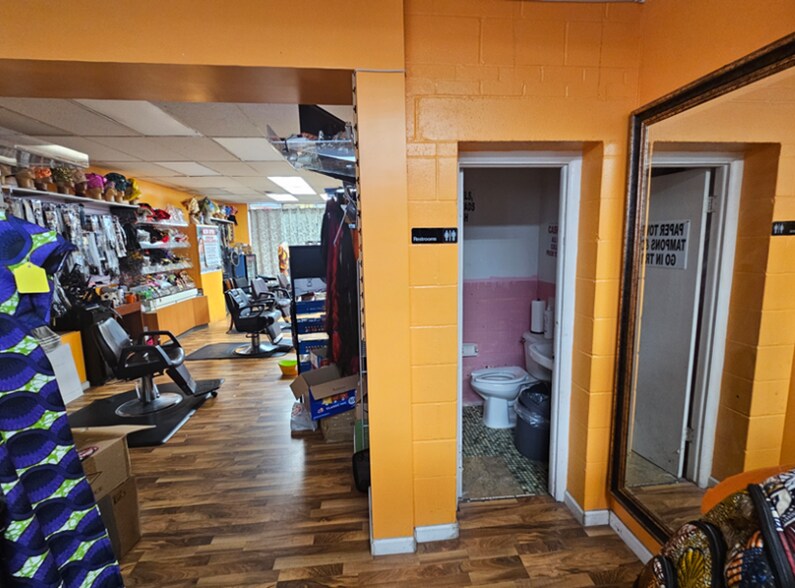 More Photos Of 2001 N 72nd St, Omaha Storefront For Sale