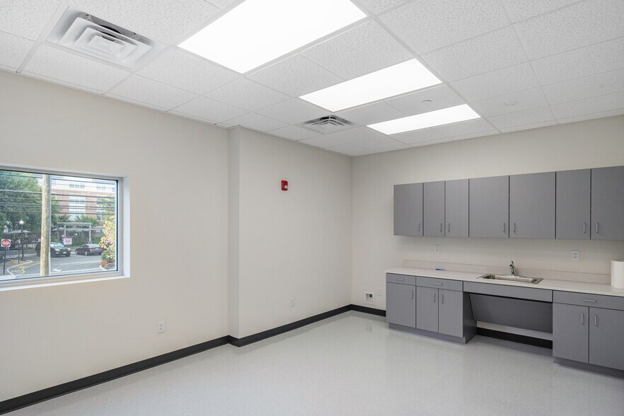 More Photos Of 1290 Wall St W, Lyndhurst Distribution For Lease