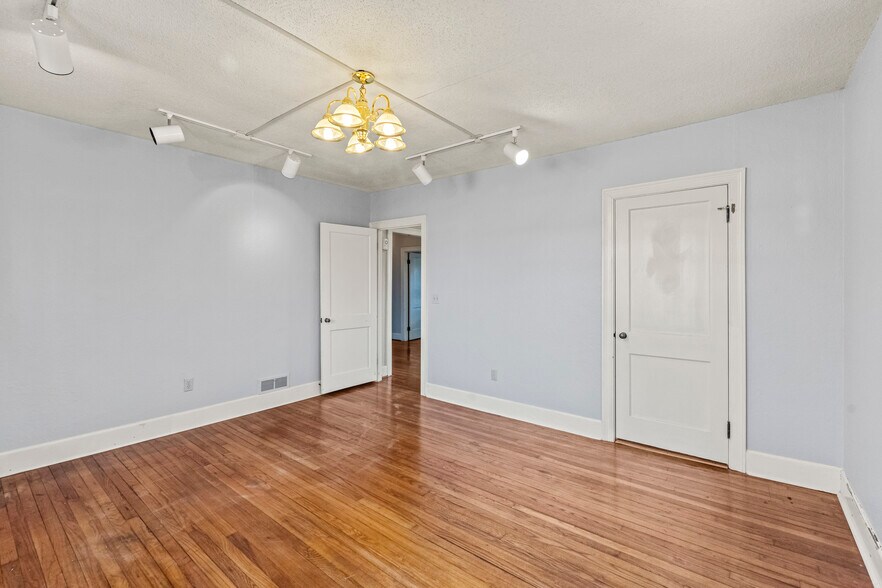 More Photos Of 1348 3rd St SE, Cullman Office For Sale